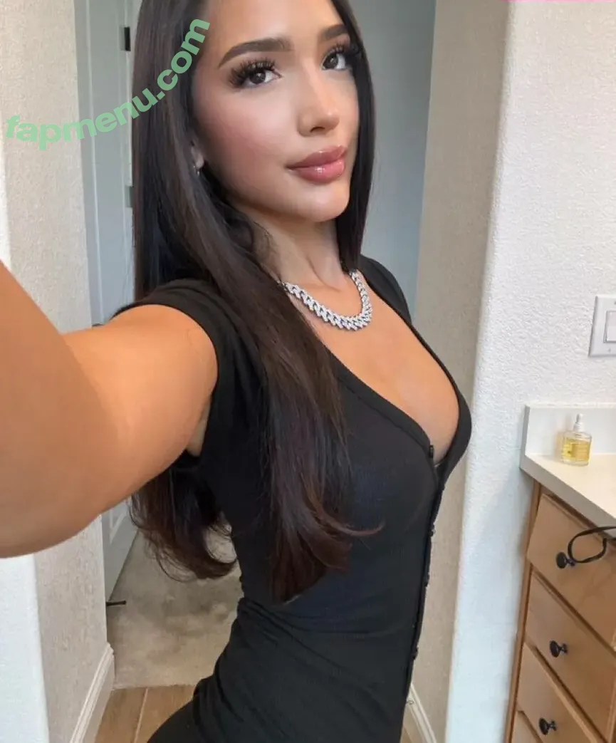 camiihenaoo nude photo #0016 (camihenao / hehatecamii)