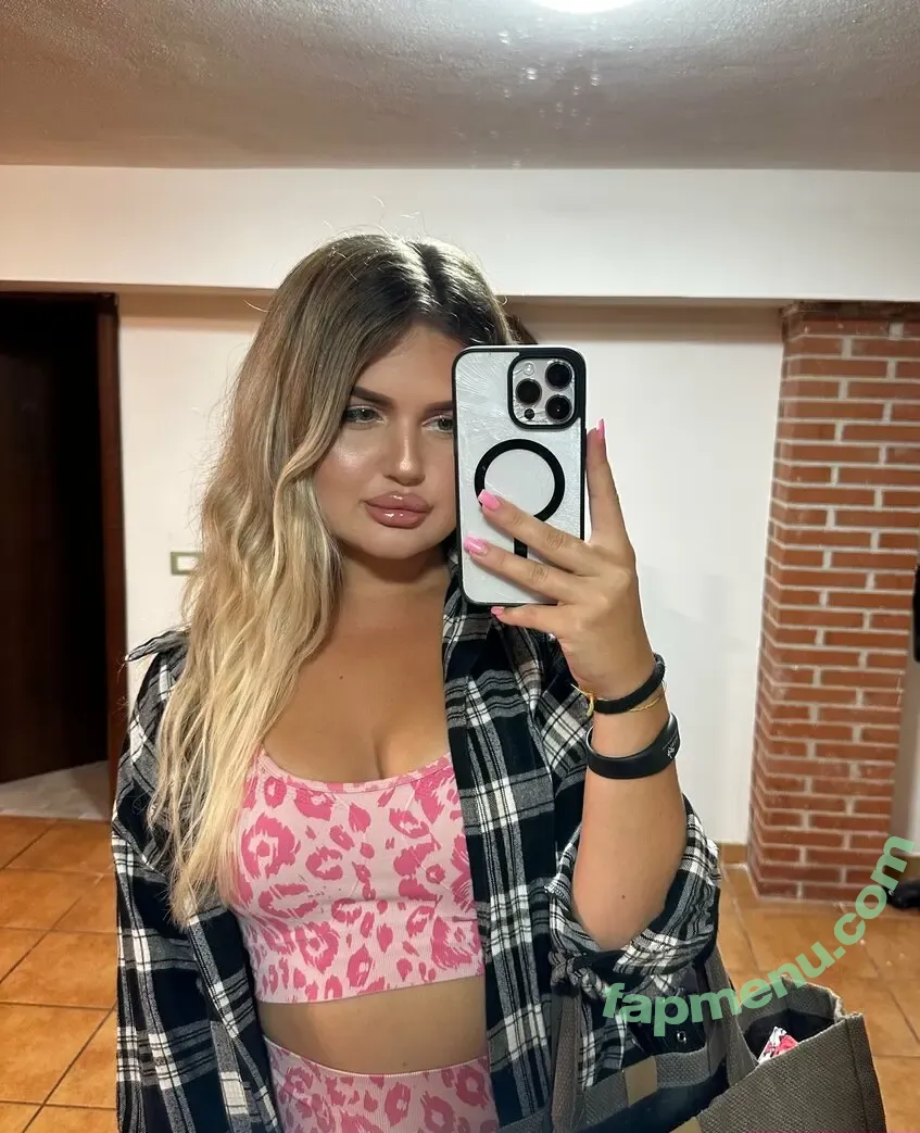 camila.camii nude photo #0004 (camii.malagolii)