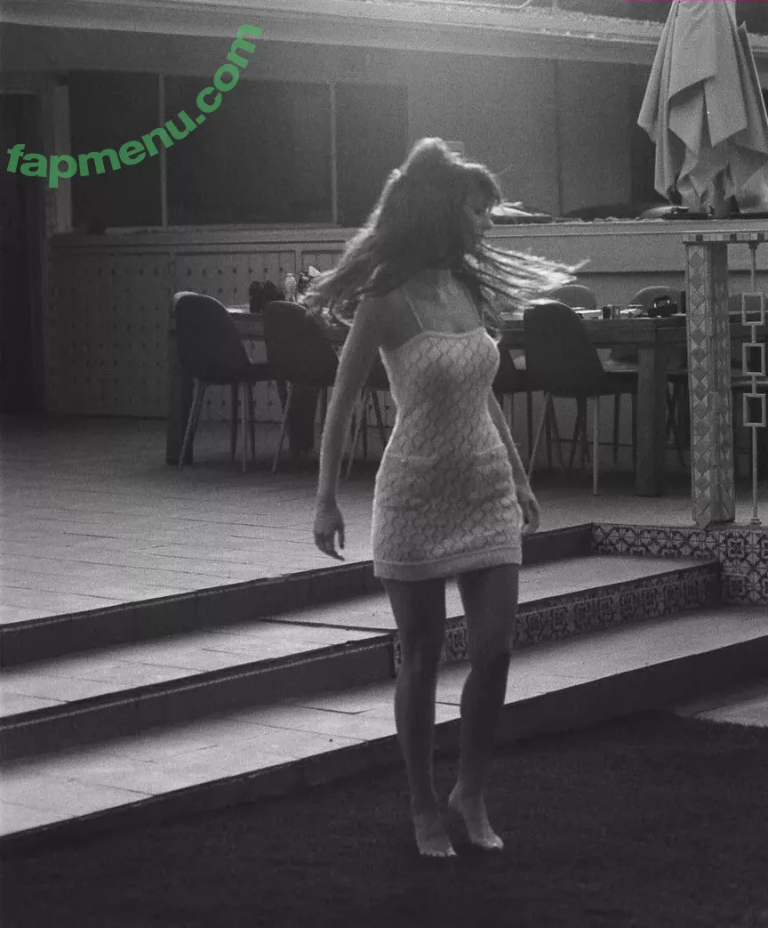 Camila Morrone nude photo #0112 (camilamorrone)