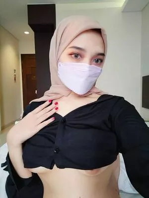 CamillaReese / HijabCamilla nude photo #0010