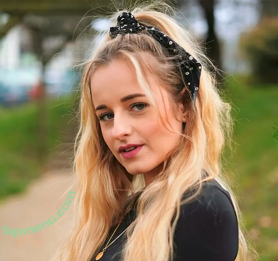 Camille LV nude photo #0117 (CamilleLvqu / camille_lvqu)