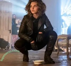 Camren Bicondova / camrenwhy nude photo #0109