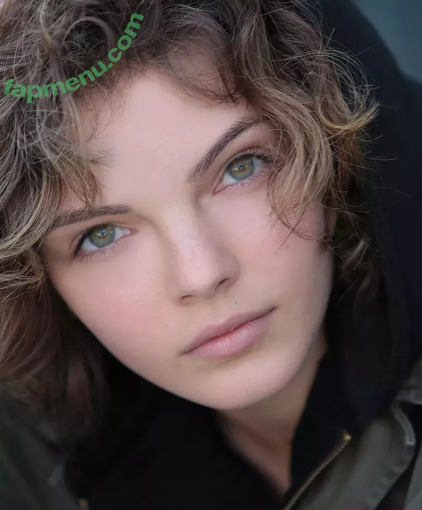 Camren Bicondova nude photo #0013 (camrenwhy)