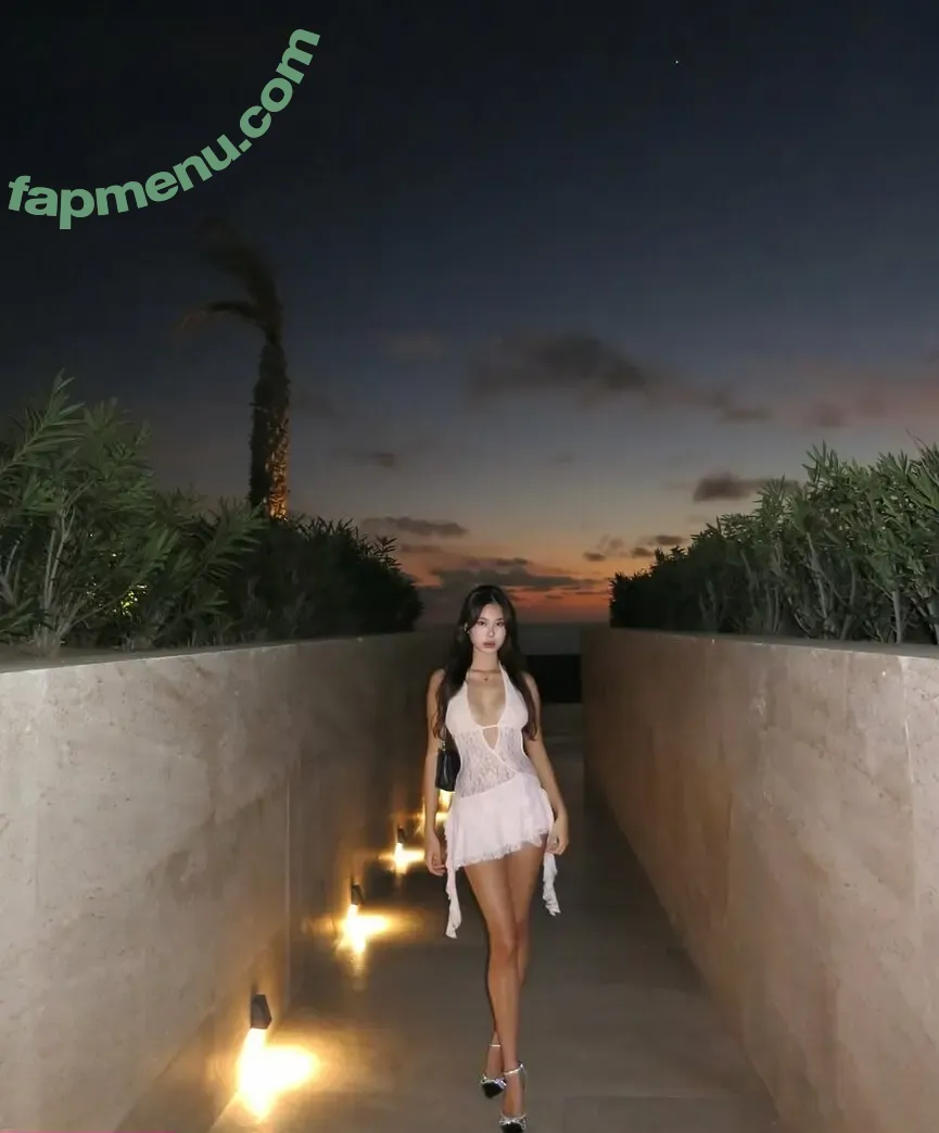 Camyyangg nude photo #0078 (Camyyangg)