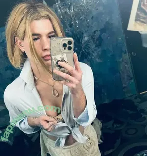 canadianbhaddiee / eajpark nude photo #0012