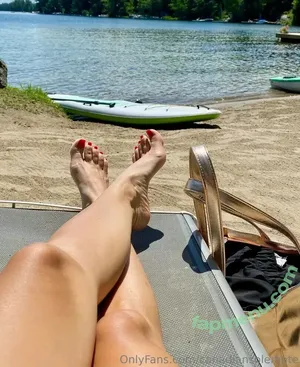 canadiansolemate / CDNsolemate / lexidoesfeet nude photo #0155
