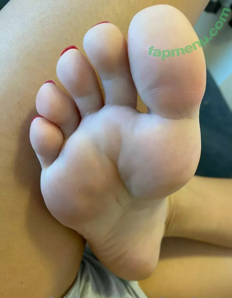 canadiansolemate nude photo #0035 (lexidoesfeet)