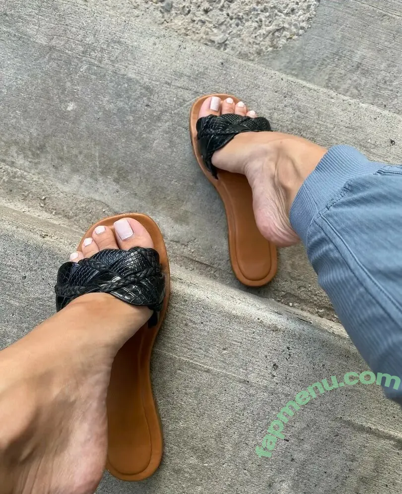 canadiansolemate nude photo #0159 (CDNsolemate / lexidoesfeet)