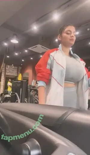 CANDID Boobs / bouncy / braless / cleavage / downblouse / jiggly nude photo #0040