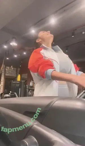 CANDID Boobs / bouncy / braless / cleavage / downblouse / jiggly nude photo #0044