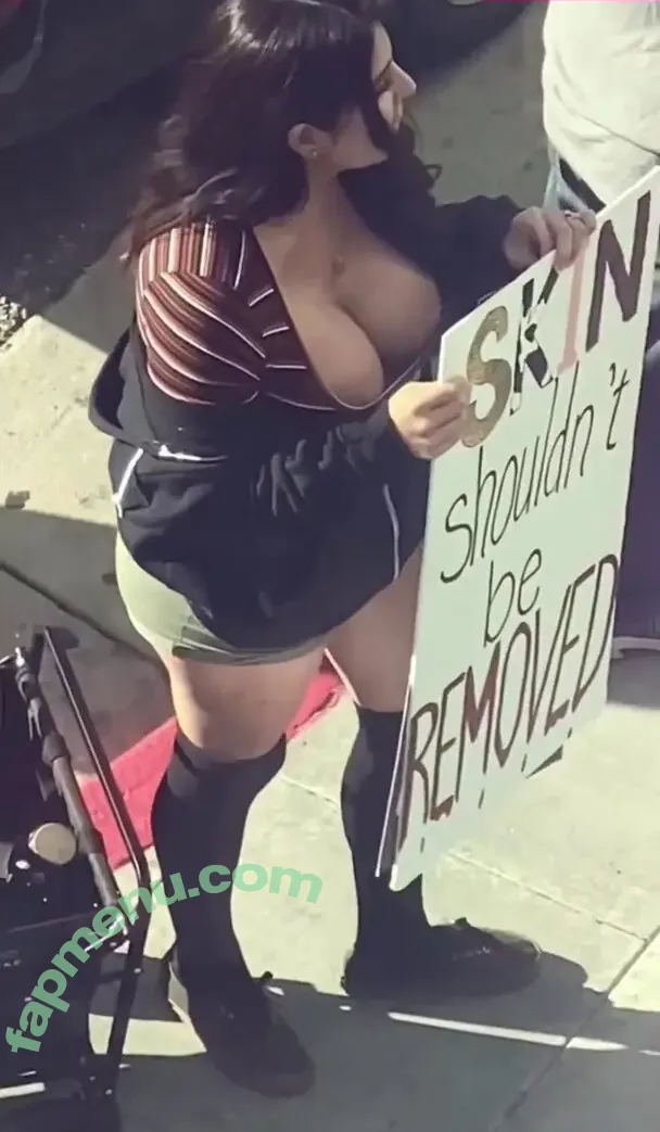 CANDID Boobs nude photo #0021 (bouncy / braless / cleavage / downblouse / jiggly)