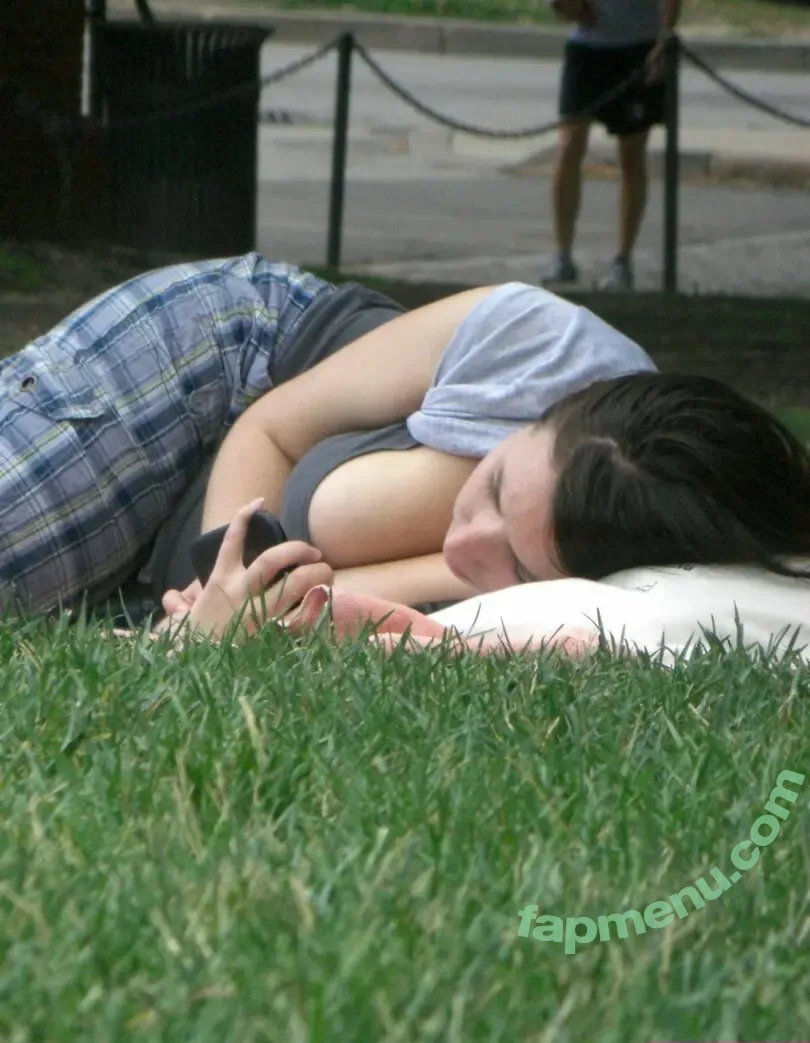 CANDID Boobs nude photo #0023 (bouncy / braless / cleavage / downblouse / jiggly)