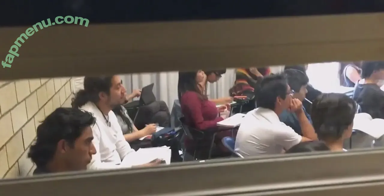 CANDID Boobs nude photo #0032 (bouncy / braless / cleavage / downblouse / jiggly)