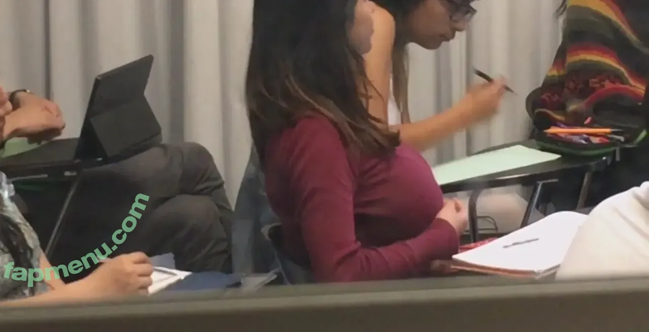 CANDID Boobs nude photo #0036 (bouncy / braless / cleavage / downblouse / jiggly)