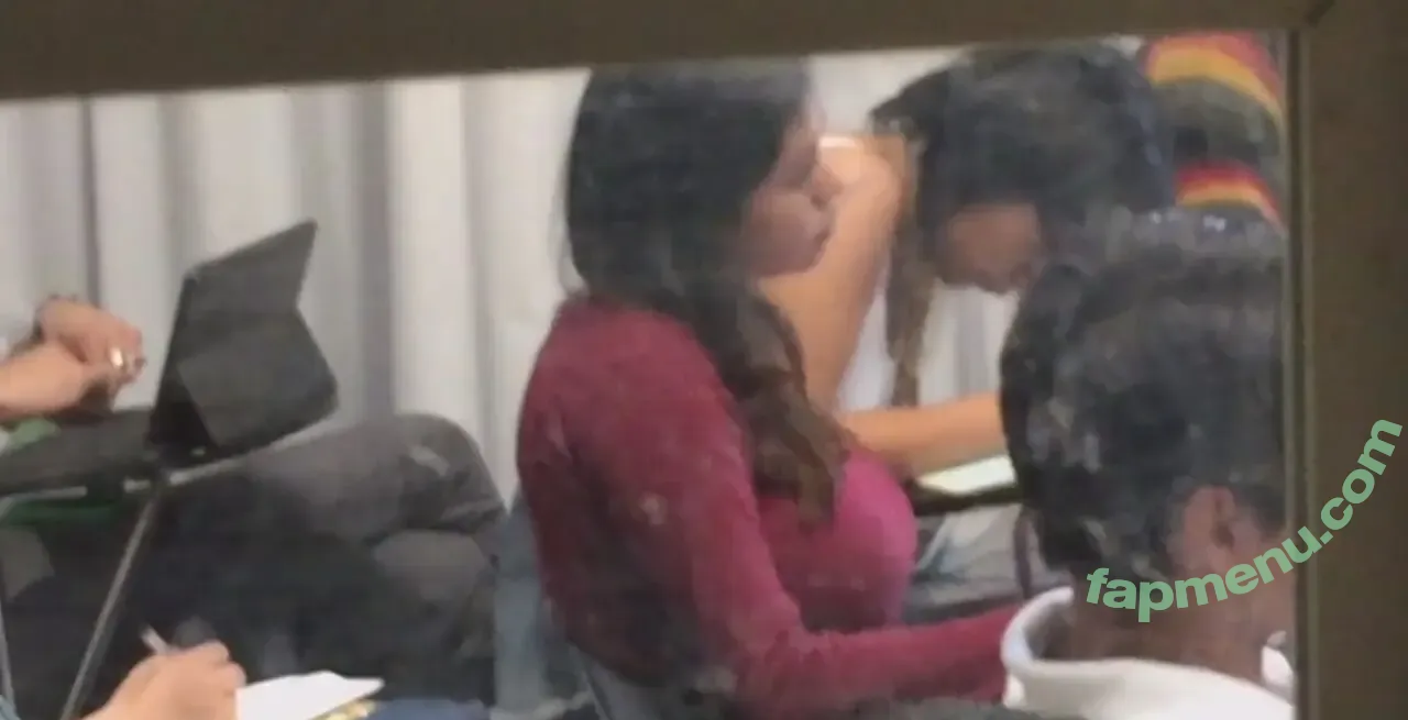 CANDID Boobs nude photo #0038 (bouncy / braless / cleavage / downblouse / jiggly)