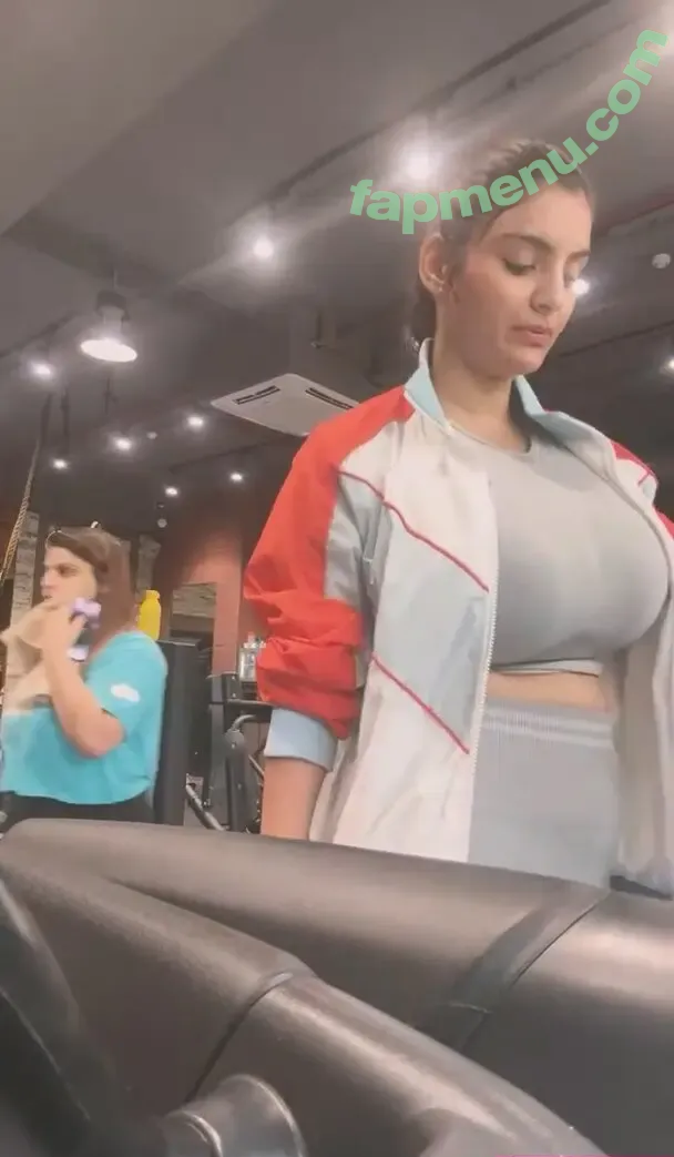 CANDID Boobs nude photo #0039 (bouncy / braless / cleavage / downblouse / jiggly)