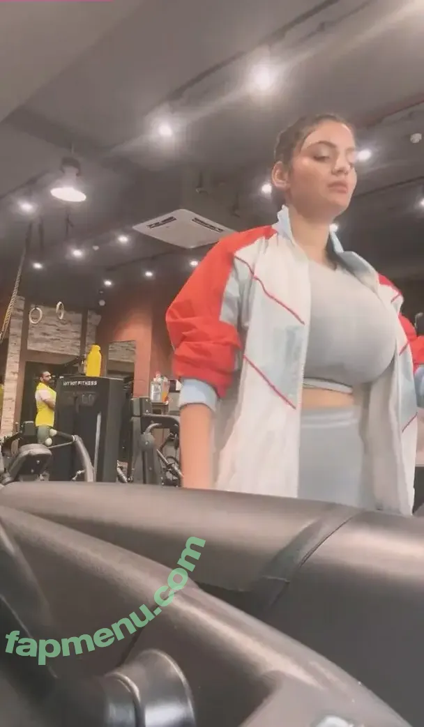 CANDID Boobs nude photo #0040 (bouncy / braless / cleavage / downblouse / jiggly)