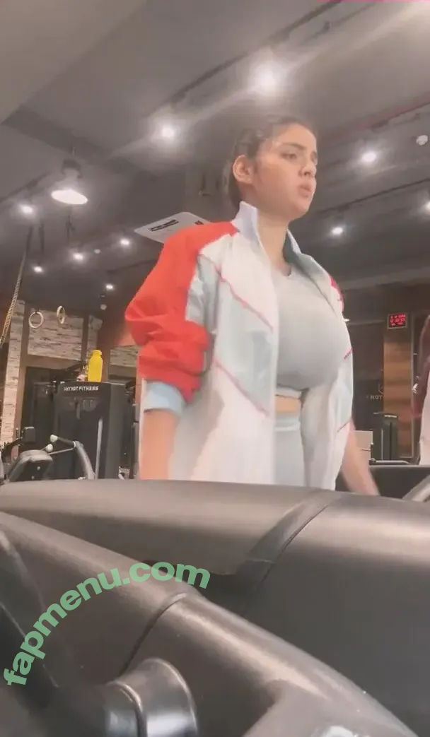 CANDID Boobs nude photo #0041 (bouncy / braless / cleavage / downblouse / jiggly)