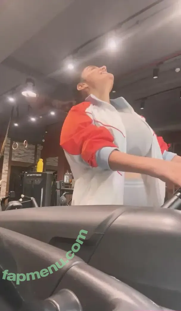 CANDID Boobs nude photo #0044 (bouncy / braless / cleavage / downblouse / jiggly)