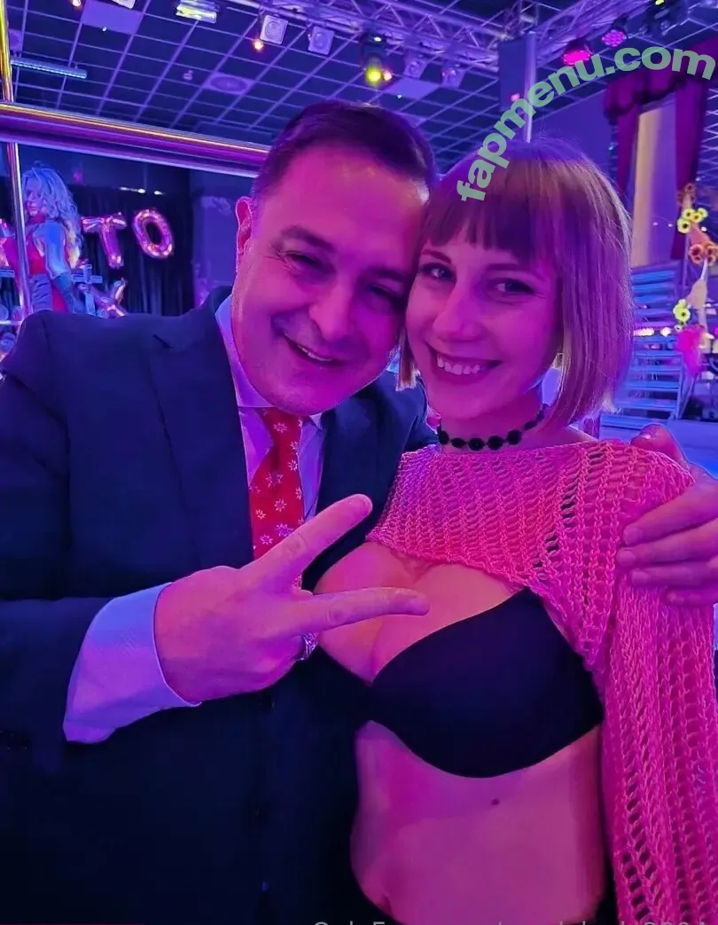 candylayla2004 nude photo #0005 (candylayla2004)