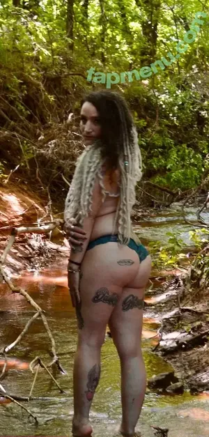  nude photo #0005