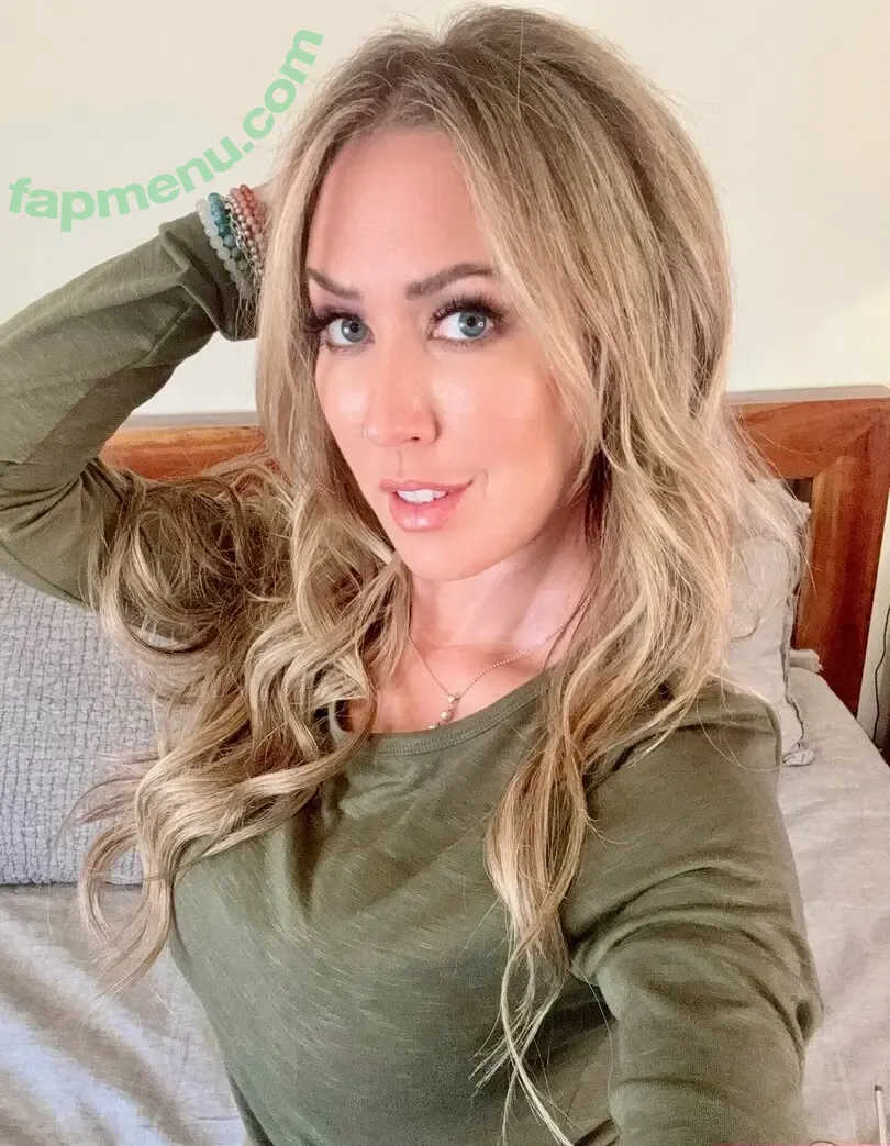 capricavanni nude photo #0037 (capricavanni_respawned)