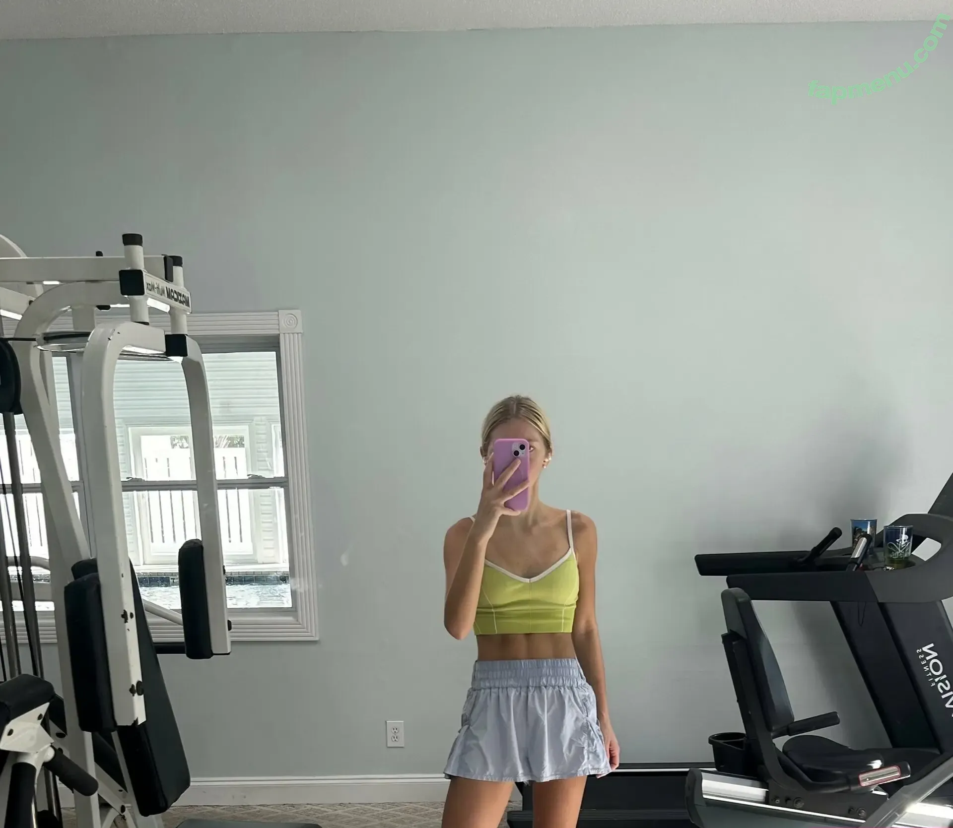 capsinfour nude photo #0051 (taycaps)