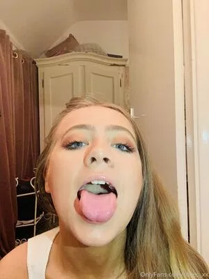 Cara Arabella / arabella_bitchx / lilbluex / rosec_xx nude photo #0241