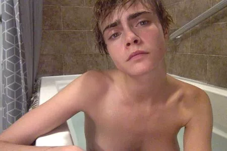 Cara Delevingne / CaraDelevingneOfficialPage / caradelevingne nude photo #1450