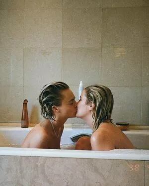 Cara Delevingne / CaraDelevingneOfficialPage / caradelevingne nude photo #1463
