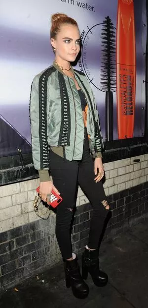 Cara Delevingne / CaraDelevingneOfficialPage / caradelevingne nude photo #1483