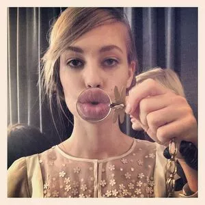 Cara Delevingne / CaraDelevingneOfficialPage / caradelevingne nude photo #1589