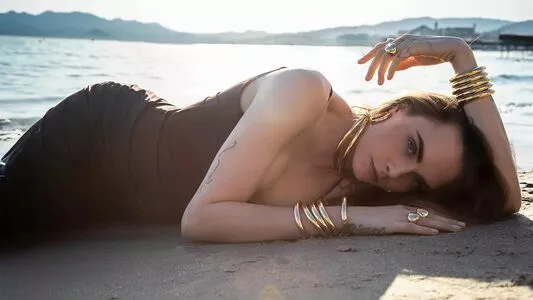 Cara Delevingne / CaraDelevingneOfficialPage / caradelevingne nude photo #1945