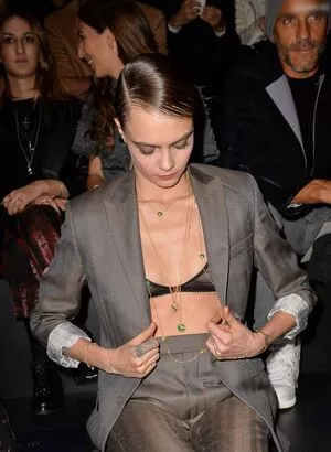 Cara Delevingne / CaraDelevingneOfficialPage / caradelevingne nude photo #1972