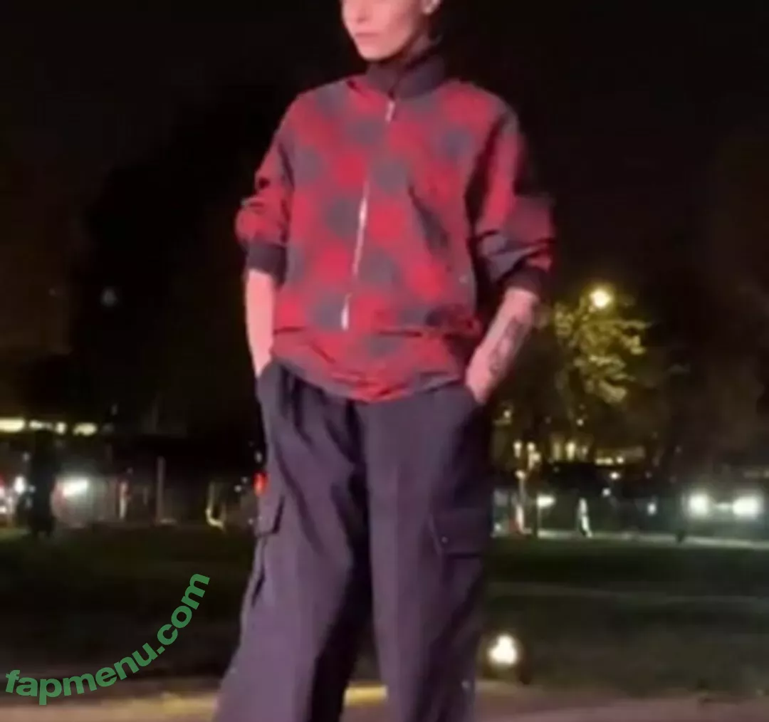 Cara Delevingne nude photo #1388 (CaraDelevingneOfficialPage / caradelevingne)