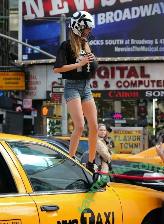 Cara Delevingne nude photo #1476 (CaraDelevingneOfficialPage / caradelevingne)