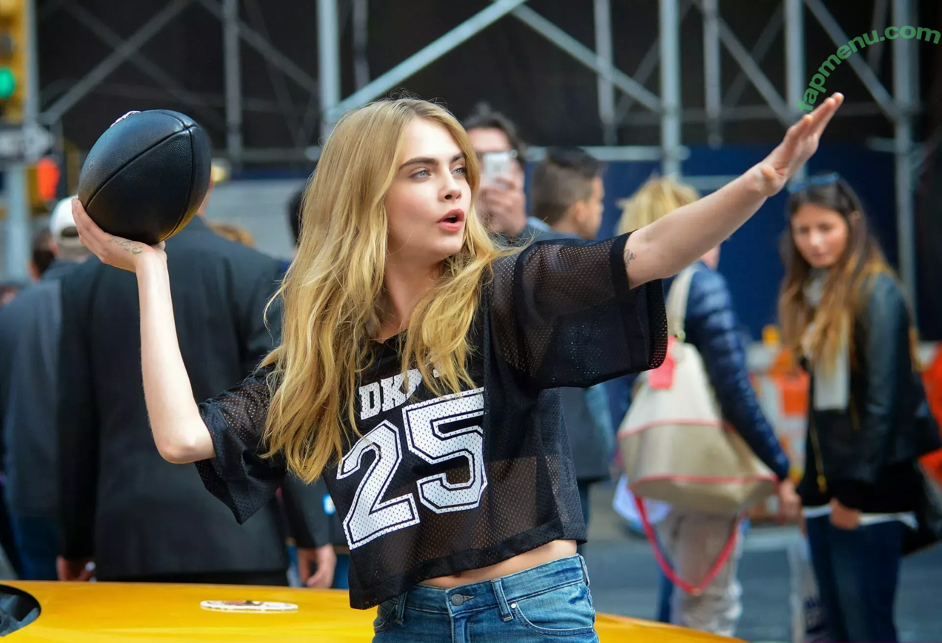 Cara Delevingne nude photo #1502 (CaraDelevingneOfficialPage / caradelevingne)