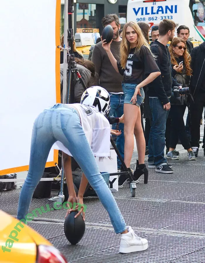 Cara Delevingne nude photo #1561 (CaraDelevingneOfficialPage / caradelevingne)