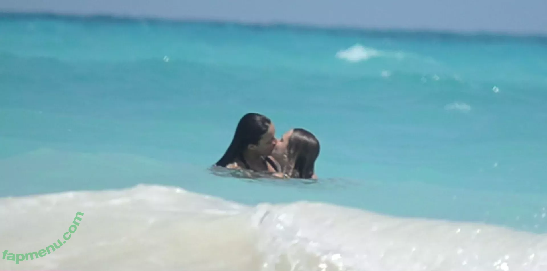 Cara Delevingne nude photo #1603 (CaraDelevingneOfficialPage / caradelevingne)