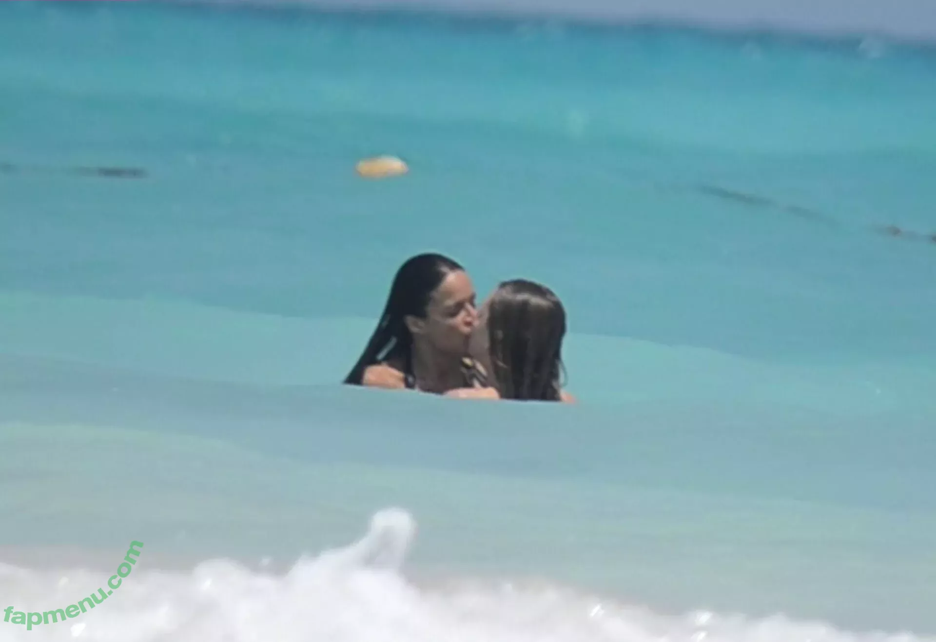 Cara Delevingne nude photo #1611 (CaraDelevingneOfficialPage / caradelevingne)