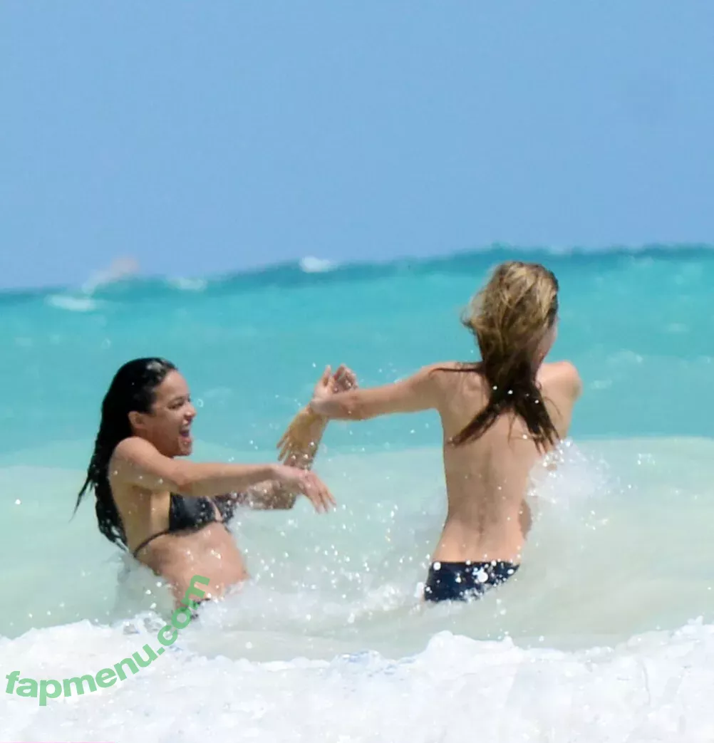 Cara Delevingne nude photo #1620 (CaraDelevingneOfficialPage / caradelevingne)