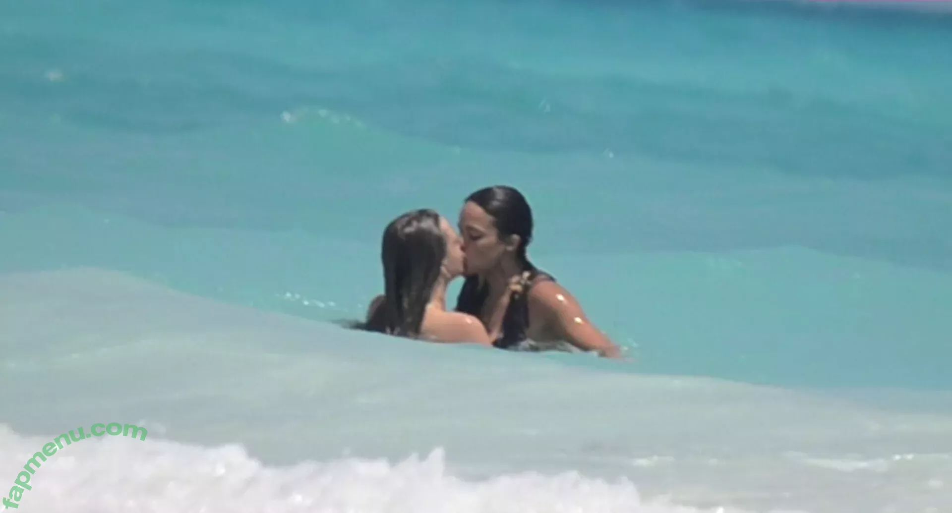 Cara Delevingne nude photo #1624 (CaraDelevingneOfficialPage / caradelevingne)