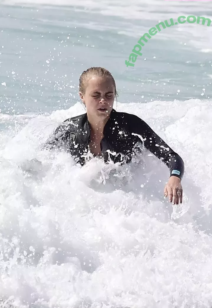 Cara Delevingne nude photo #1888 (CaraDelevingneOfficialPage / caradelevingne)