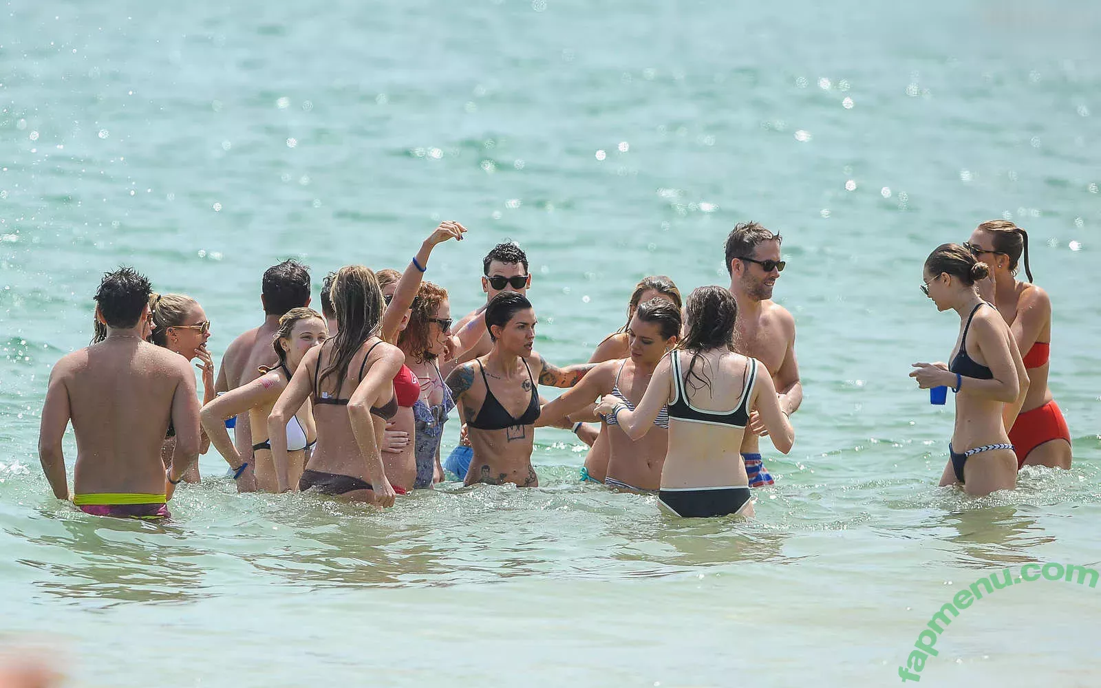 Cara Delevingne nude photo #1933 (CaraDelevingneOfficialPage / caradelevingne)