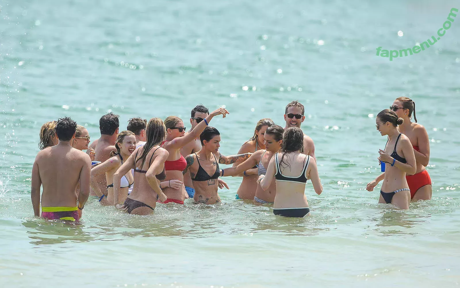 Cara Delevingne nude photo #1935 (CaraDelevingneOfficialPage / caradelevingne)