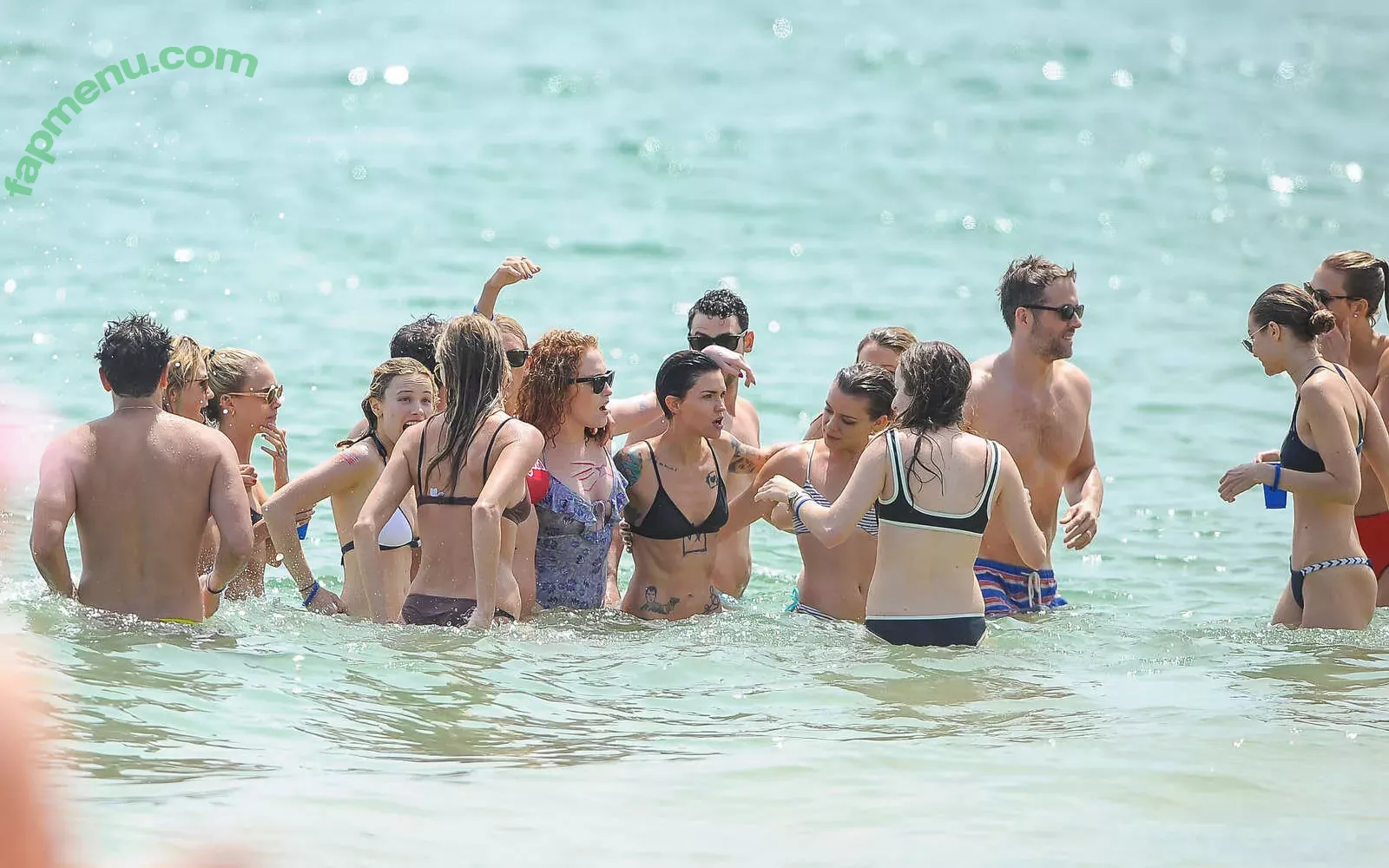 Cara Delevingne nude photo #1936 (CaraDelevingneOfficialPage / caradelevingne)