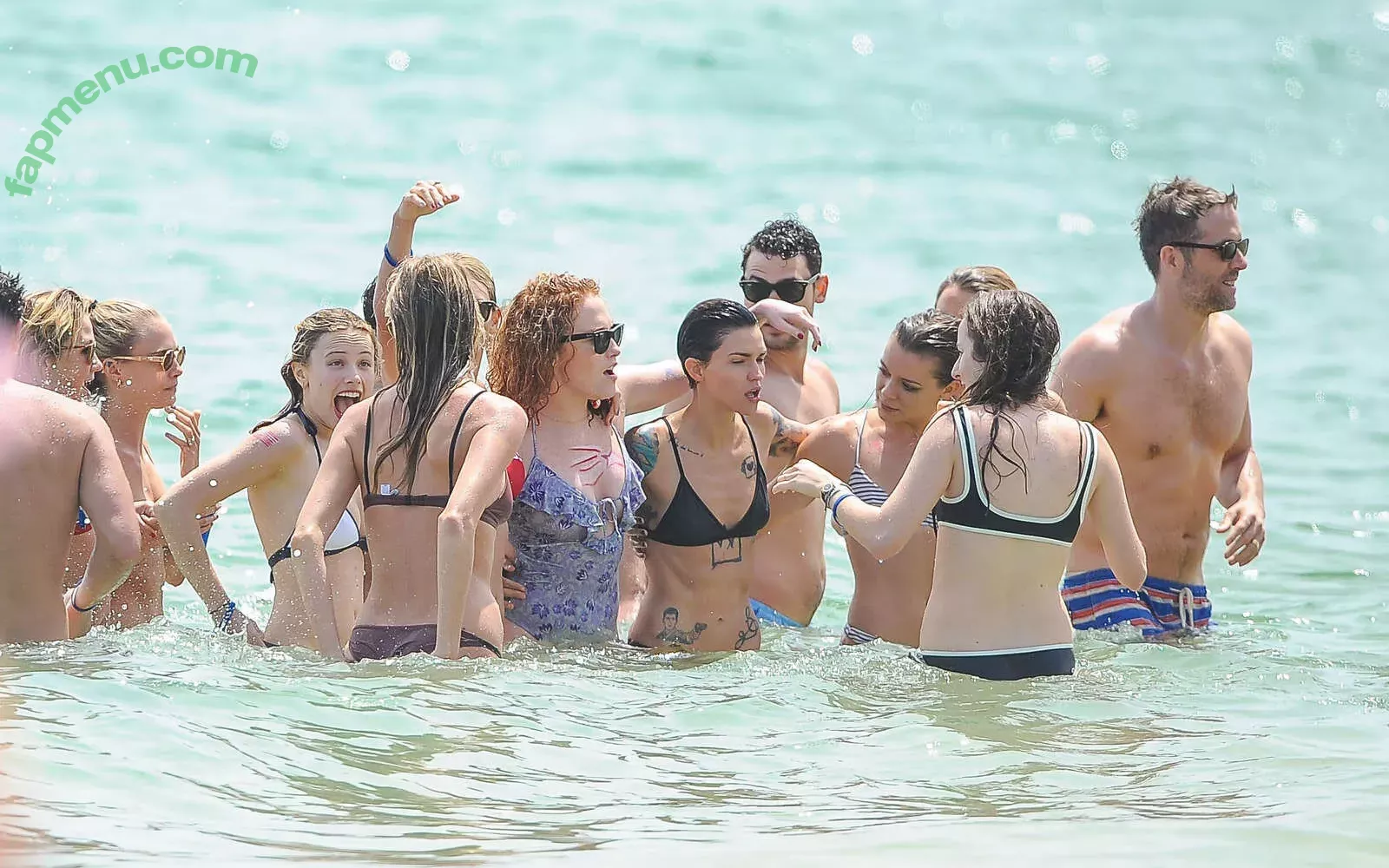 Cara Delevingne nude photo #1937 (CaraDelevingneOfficialPage / caradelevingne)