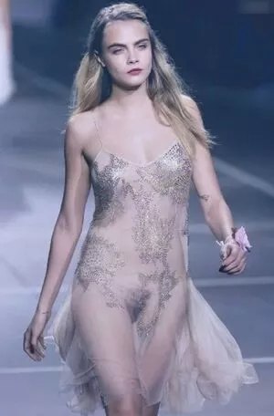 Cara Delevingne / CaraDelevingneOfficialPage / caradelevingne nude photo #2011