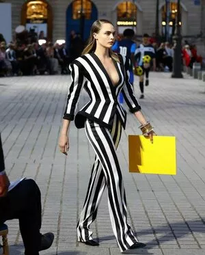 Cara Delevingne / CaraDelevingneOfficialPage / caradelevingne nude photo #2056