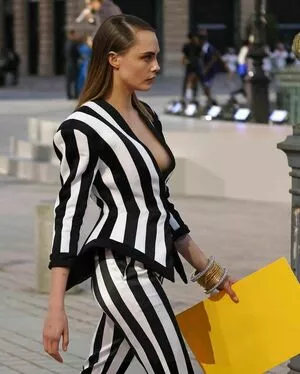 Cara Delevingne / CaraDelevingneOfficialPage / caradelevingne nude photo #2059